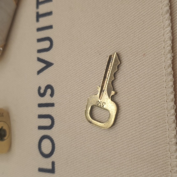 LOUIS VUITTON LOCK/KEY🔐 #314 W/ New Fashion Bag charm -EUC- - Picture 5 of 8